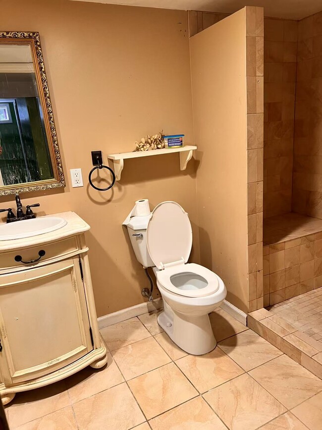 Building Photo - 46 Tangier Dr