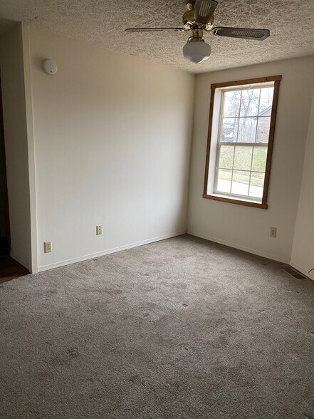 Building Photo - 1021 S 4th St