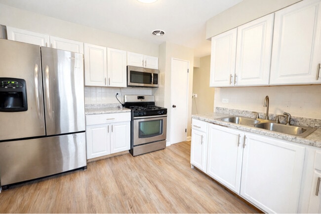 Building Photo - 8944 Skokie Blvd