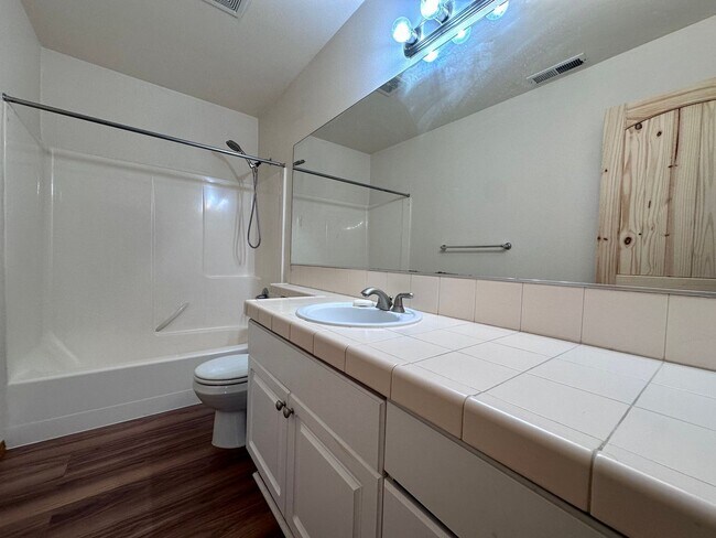 Building Photo - Beautiful Move-In Ready Single-Family Home on a Corner Lot in Gresham!