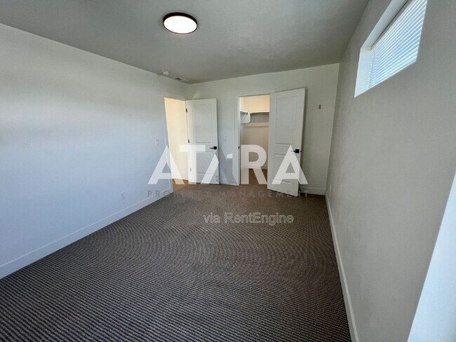 Building Photo - 955 S 850 W