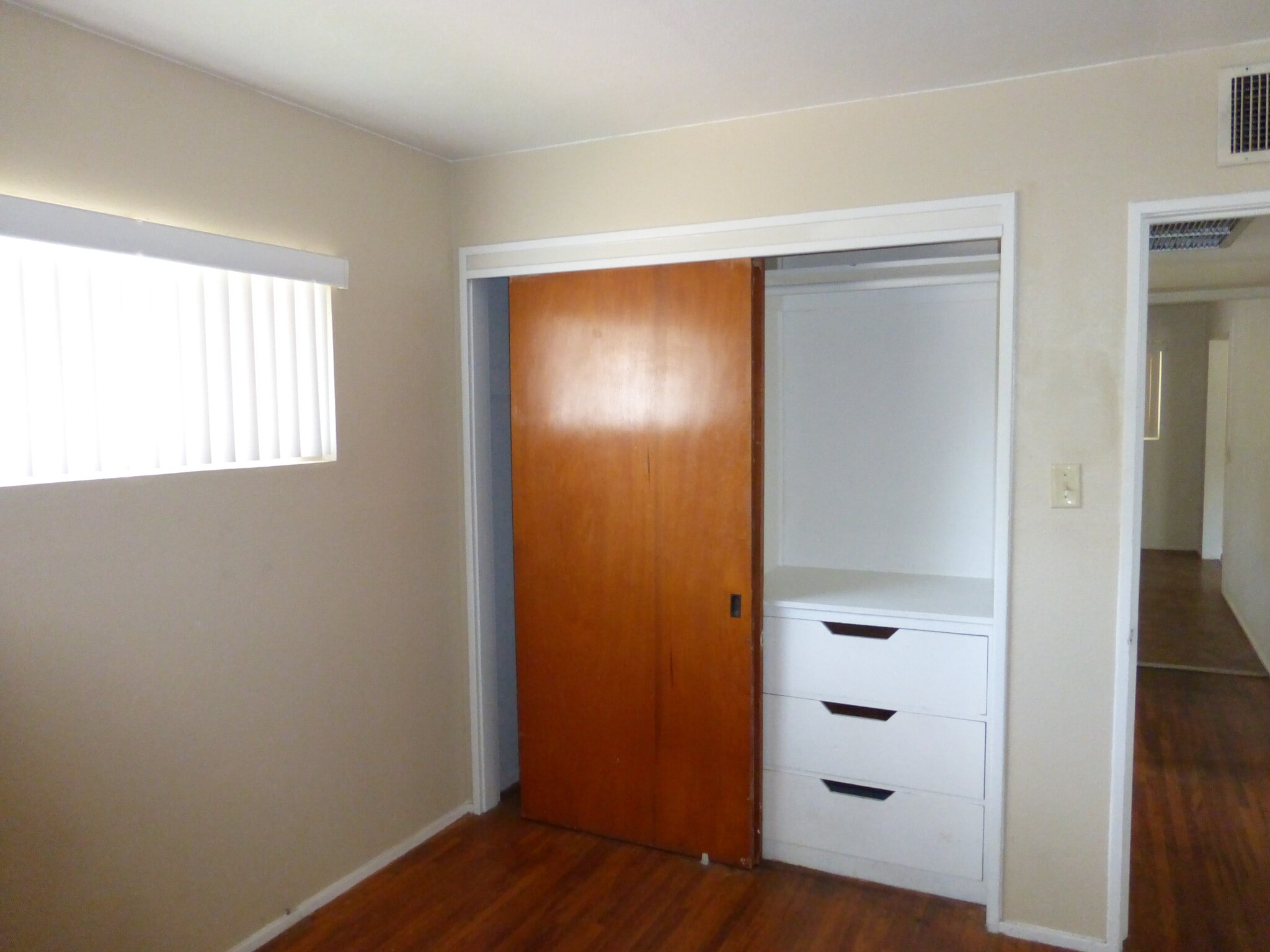 Building Photo - 403 W Howe St