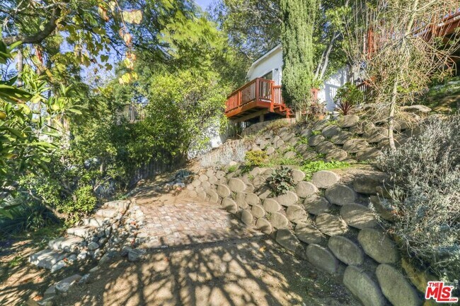 Building Photo - 1563 Lucretia Ave