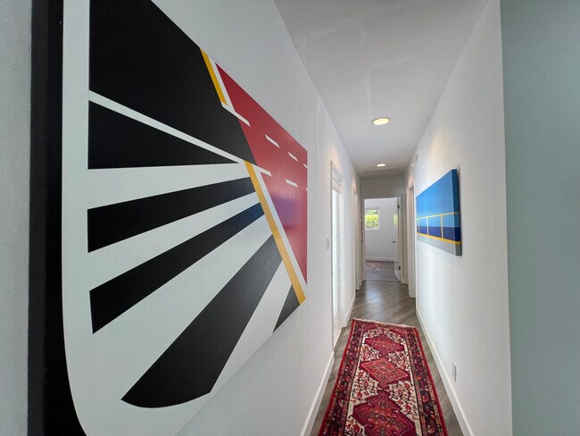 one bed room end og hall - 21523 Dumetz Rd