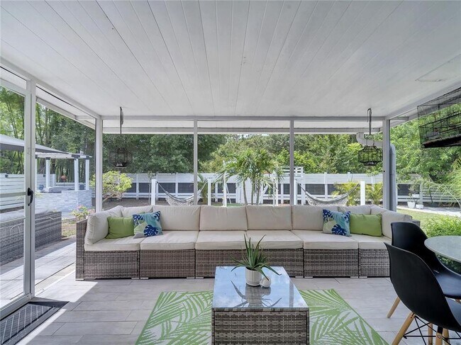 Building Photo - 4754 Lake Shore Dr