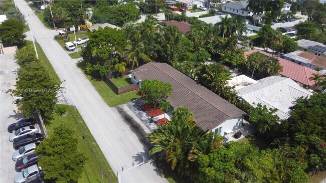 Building Photo - 3340 NE 13th Ave