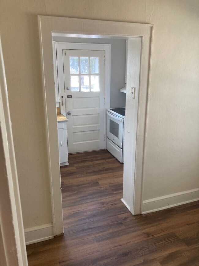 Building Photo - 403 N Elm St NW