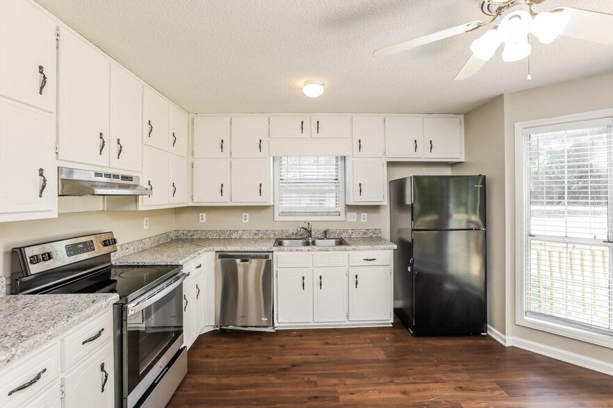 Building Photo - 6763 Creek Valley Way