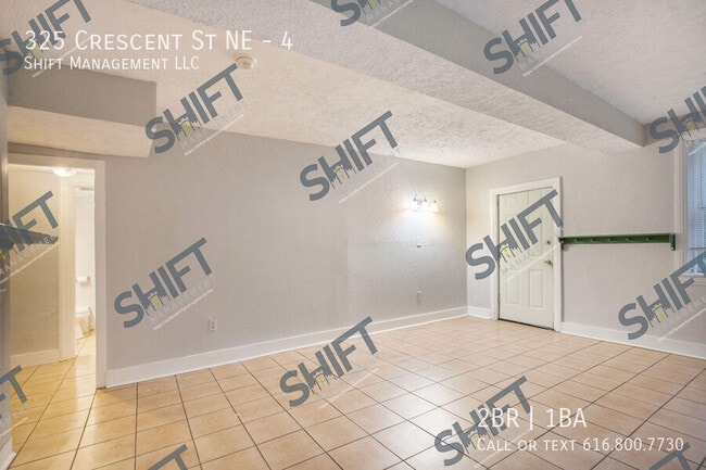 Building Photo - 325 Crescent St NE