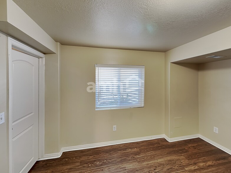 Building Photo - 169 E 2400 S