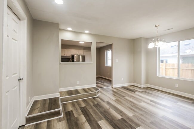 Building Photo - 1731 N Alton Ave