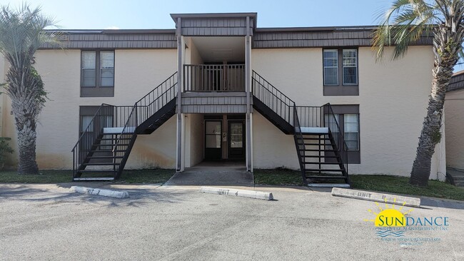 Building Photo - Renovated 2 Bedroom 2 Bath Apartment Avail...