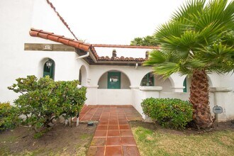 Building Photo - Windansea Spanish Charmer!