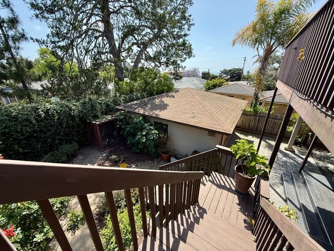 Building Photo - Unique 4 Bedroom House with OCEAN VIEWS in Sunset Cliffs! Fully Furnished! 6 Month Lease Term!