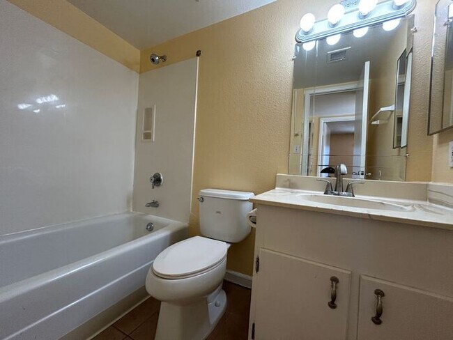 Building Photo - 4204 S 47th St