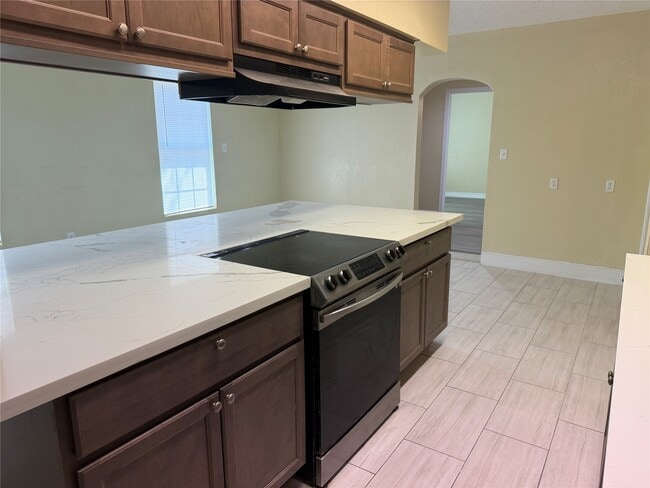 Building Photo - 2501 Maple St