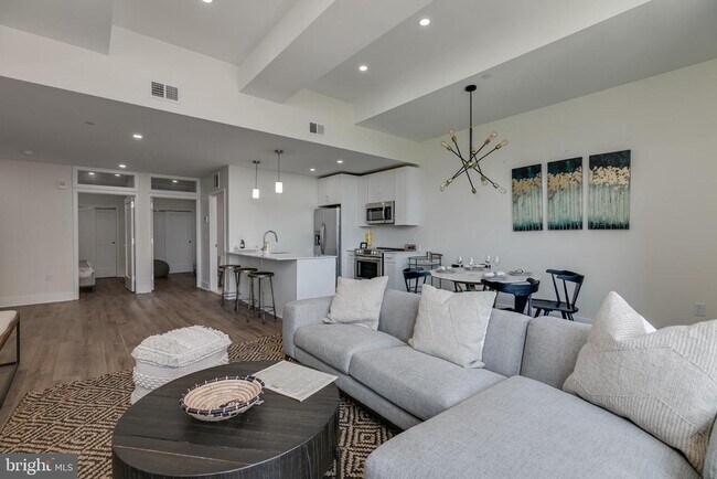 Building Photo - 150 S Independence Mall W