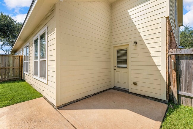 Building Photo - 5350 Brookway Dr
