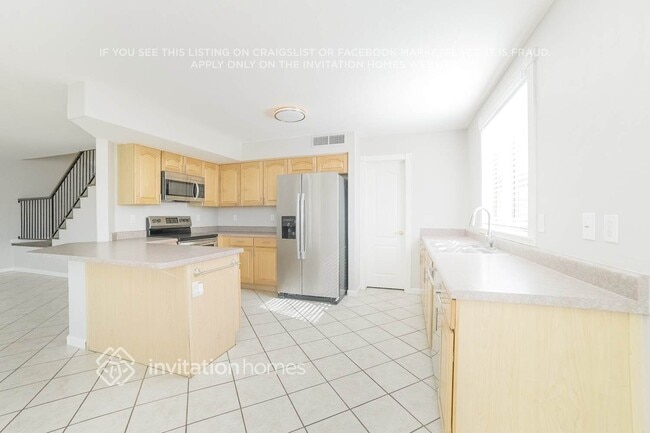 Building Photo - 9528 N 92nd Dr