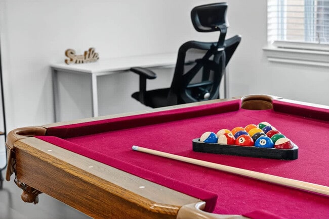 Building Photo - 1705 NE 11th St