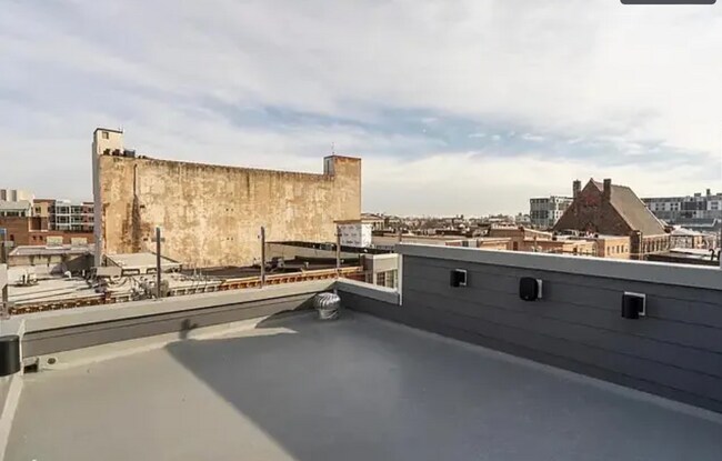 Building Photo - Elevated City Living in a Newly Constructed Grad Hospital Triplex