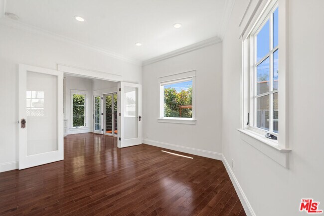 Building Photo - 2347 Parnell Ave