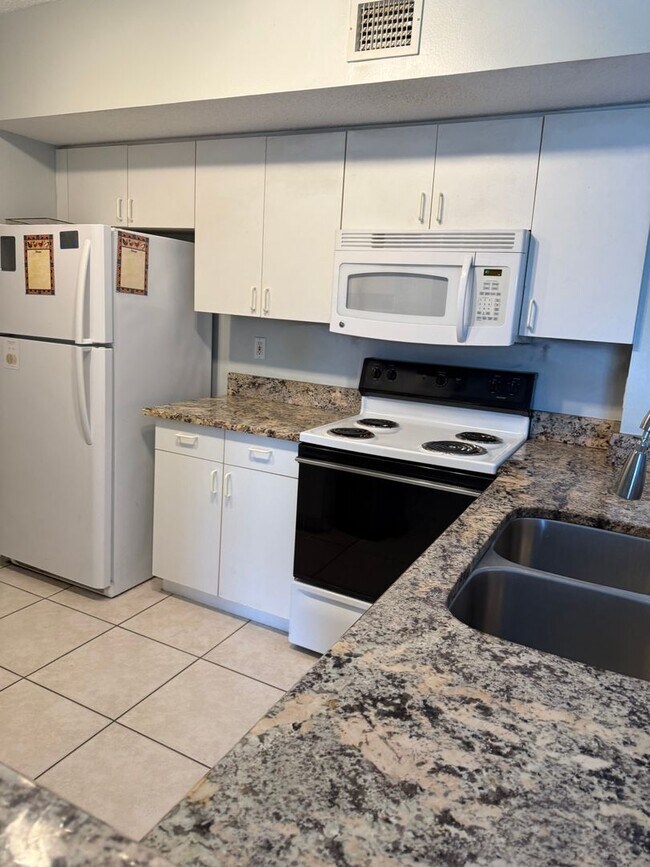 Building Photo - Laguna