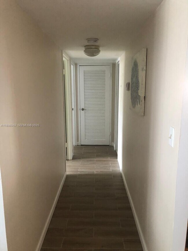 Building Photo - 1913 S Ocean Dr