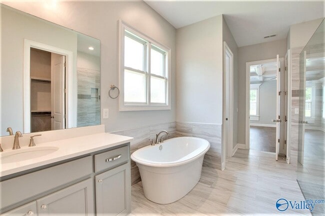 Building Photo - 330 Merrydale Dr