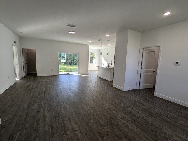 Building Photo - Beautiful and Secluded Poinciana Home for Rent