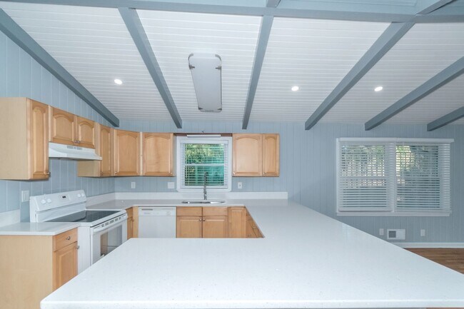 Building Photo - Spacious Family Home in 30311