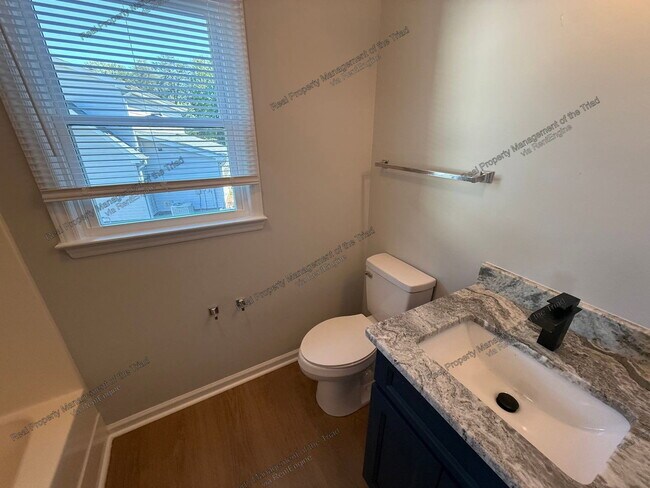 Building Photo - 127 Edgedale Ct