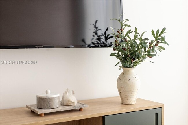 Building Photo - 159 NE 6th St