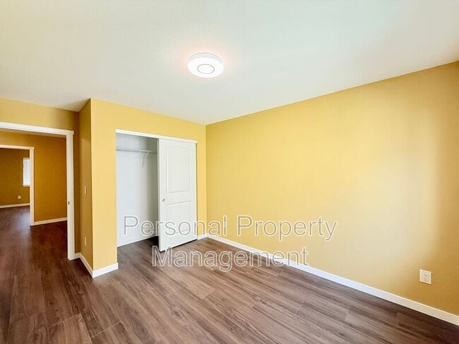 Building Photo - 5715 NE 74th Ct