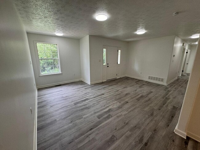 Building Photo - 3037 Summer Lake Dr
