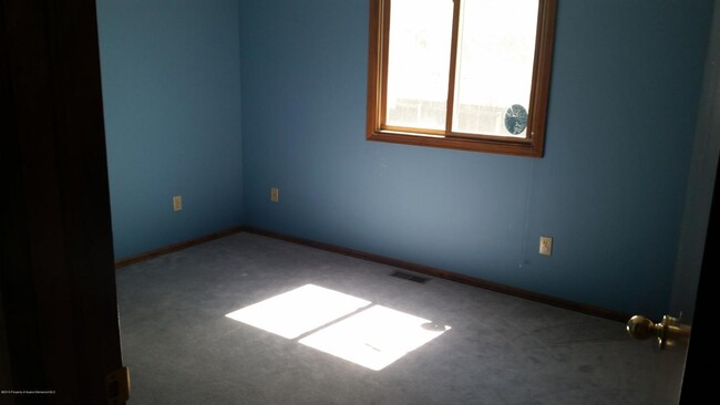 Building Photo - 157 Current Dr