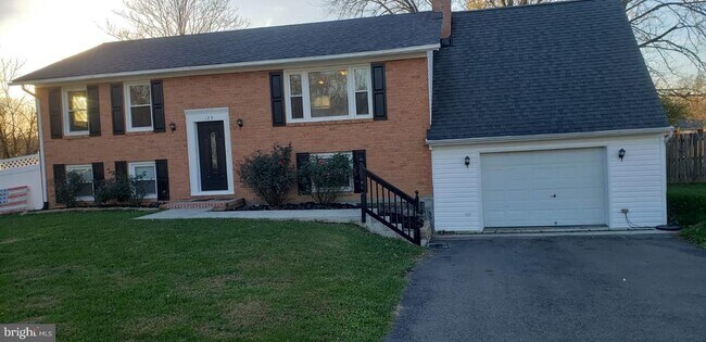 Building Photo - 123 Little Whim Rd