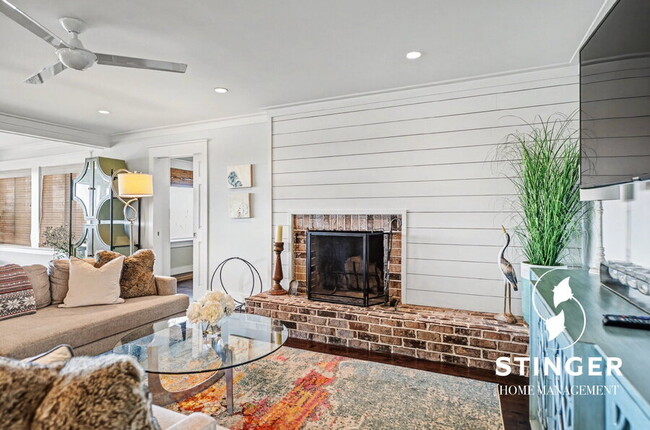 Building Photo - 73 Sunset Blvd