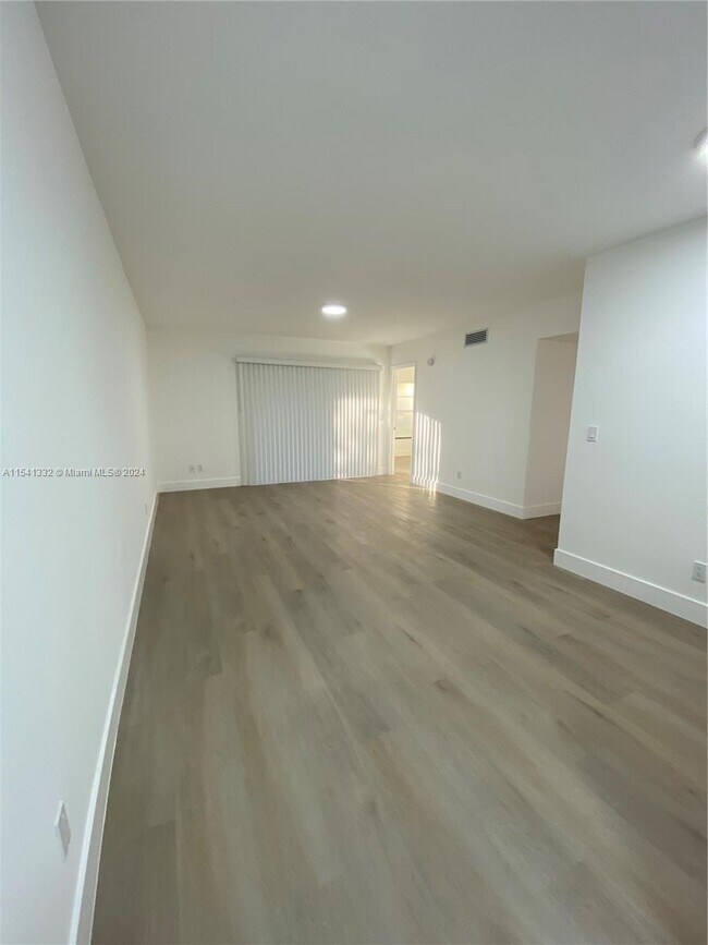 Building Photo - 1765 Courtyard Way