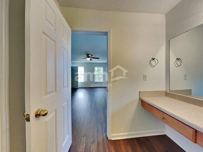 Building Photo - 5 Natalie Ct