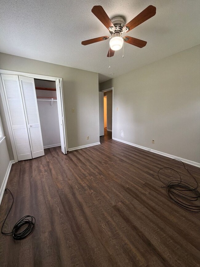 Building Photo - Available Now! Stunning Home!!