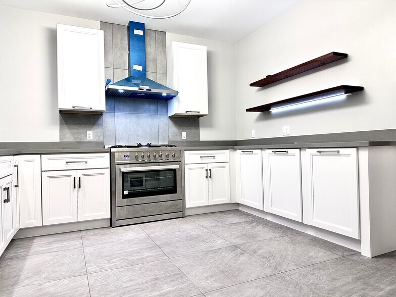 Kitchen - 645 San Jose Ave