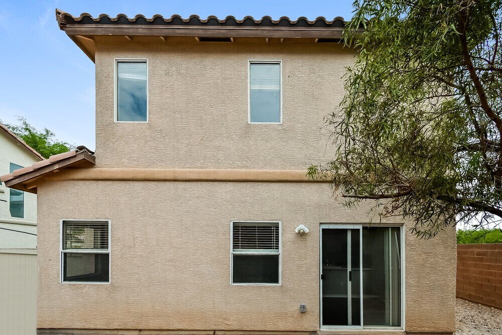 Building Photo - 10381 Adrianna Ave