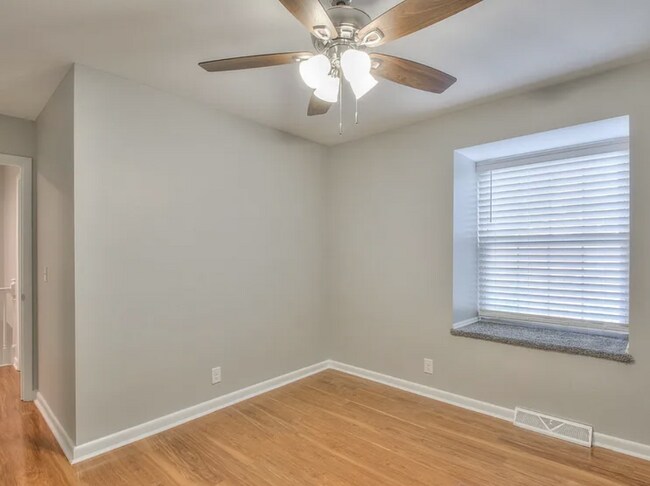 Building Photo - Newly Renovated 3-Bedroom in Hickory Valley Condos, Community Pool and Pet Friendly!