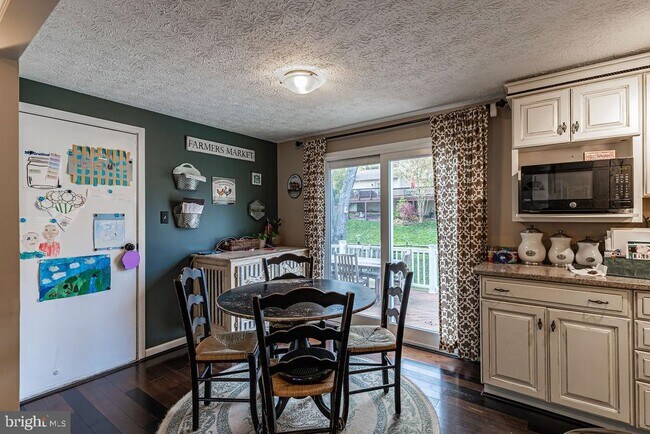 Building Photo - 6221 Wilmington Dr