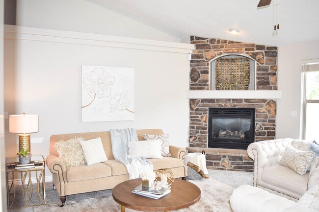 Building Photo - Idyllic Provo home w LOTS of garage space!