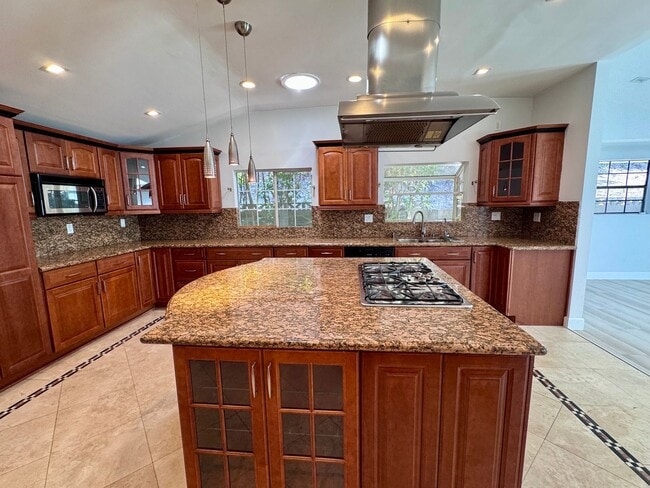 Building Photo - Beautifully remodeled 4 bedroom house in prime Woodland Hills Neighborhood