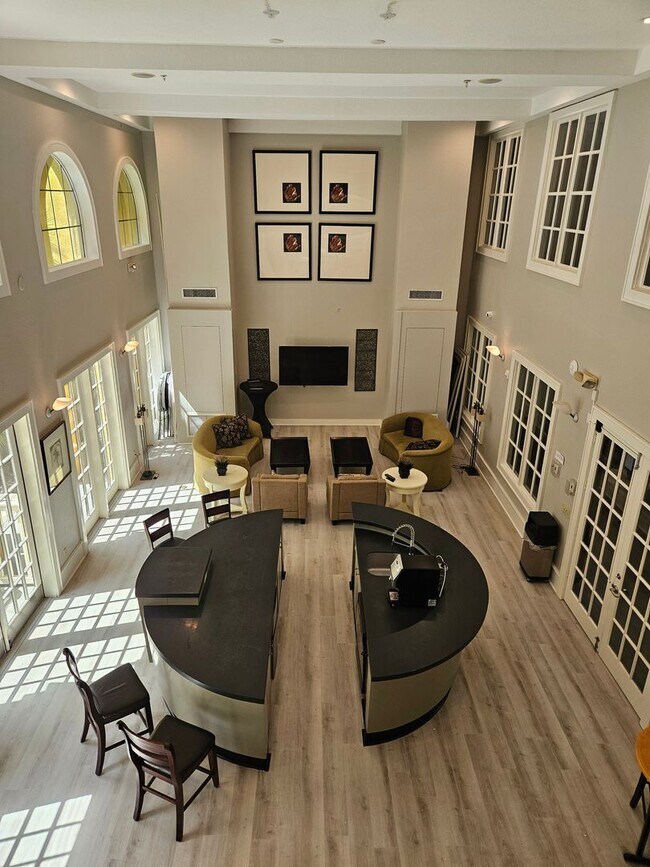 Building Photo - Park North at Cheney 1brm Upgraded Elegant...