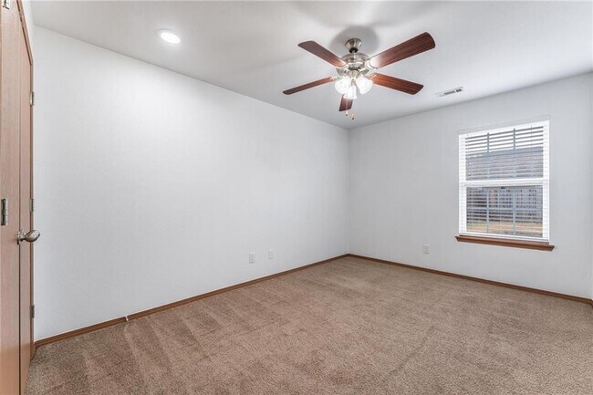 Building Photo - 203 Sage St