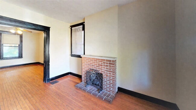 Building Photo - 2358 Stratford Ave